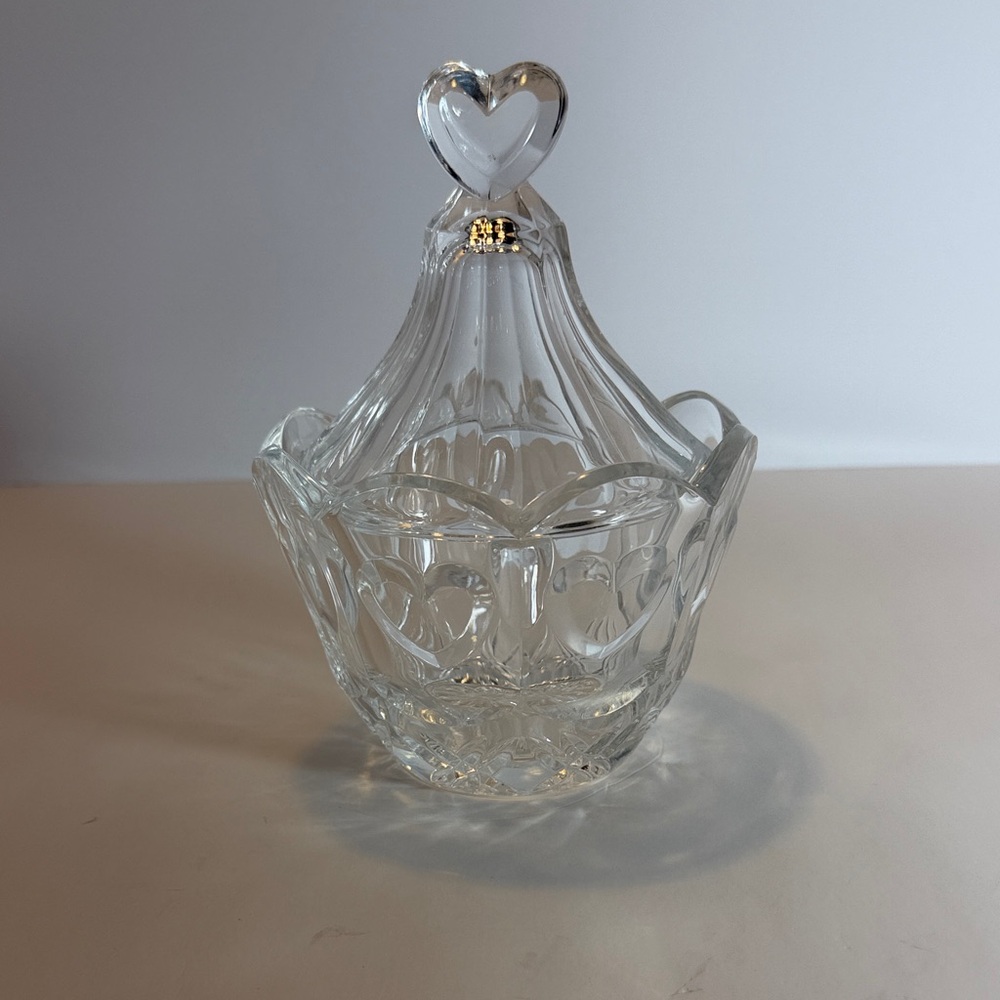 Elegant Clear Glass Heart Lid Jar